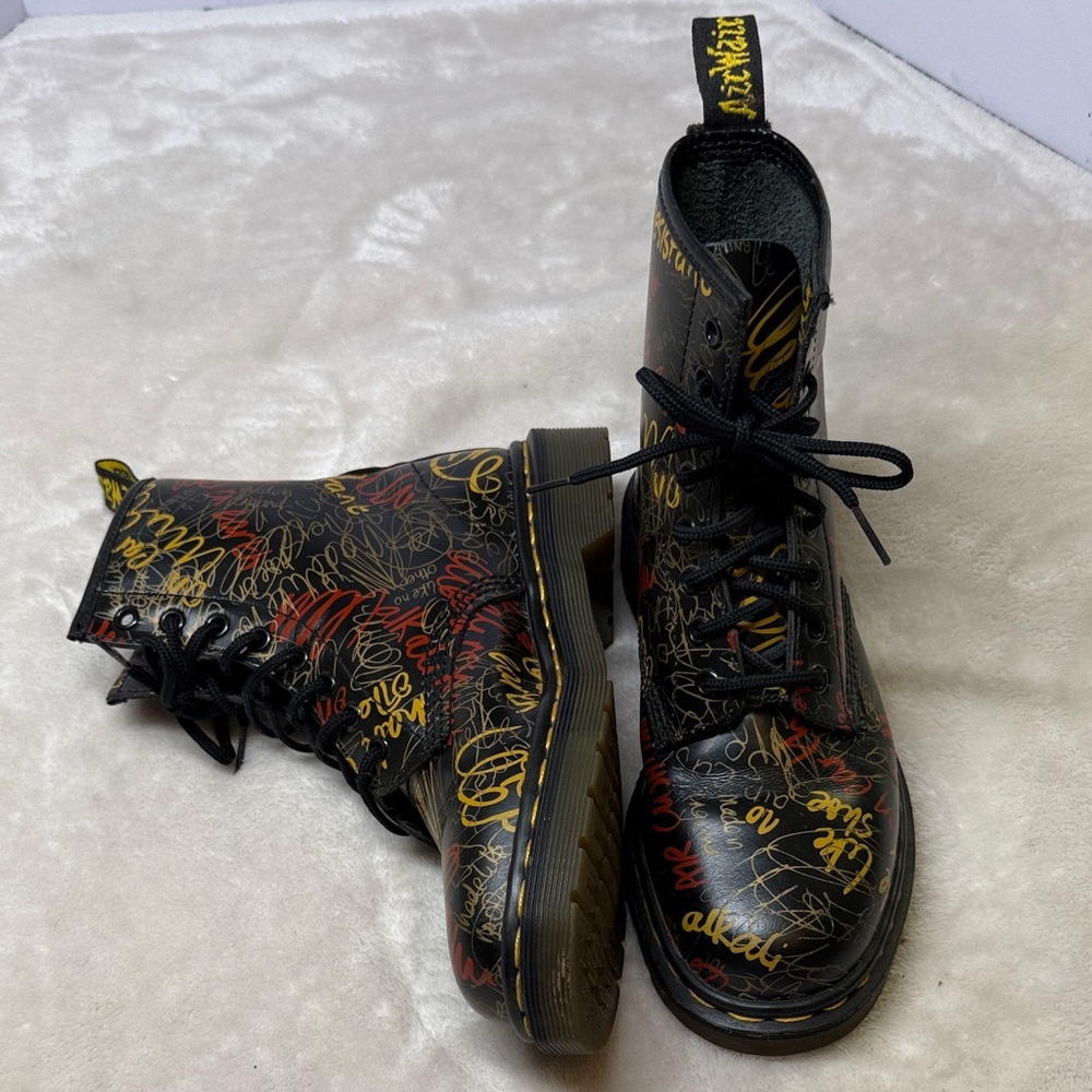 DR. MARTENS BLACK GRAFFITI LEATHER BOOTS MADE IN ENGLAND RARE VINTAGE